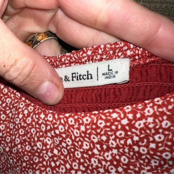 Abercrombie & Fitch Red Pattern Tie-Strap V-Neck Cami
Size large - Picture 3 of 7